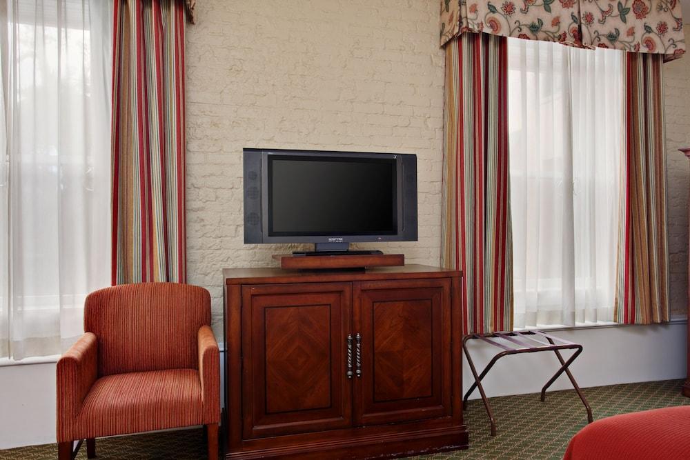 Hotel Virginia Santa Barbara, Tapestry Collection By Hilton Bagian luar foto