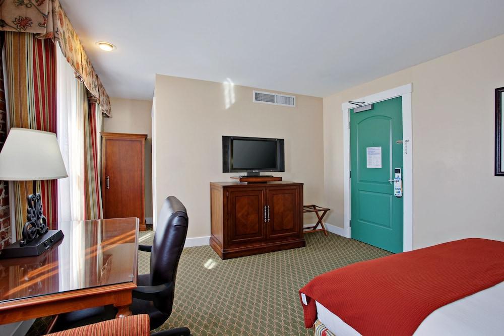 Hotel Virginia Santa Barbara, Tapestry Collection By Hilton Bagian luar foto