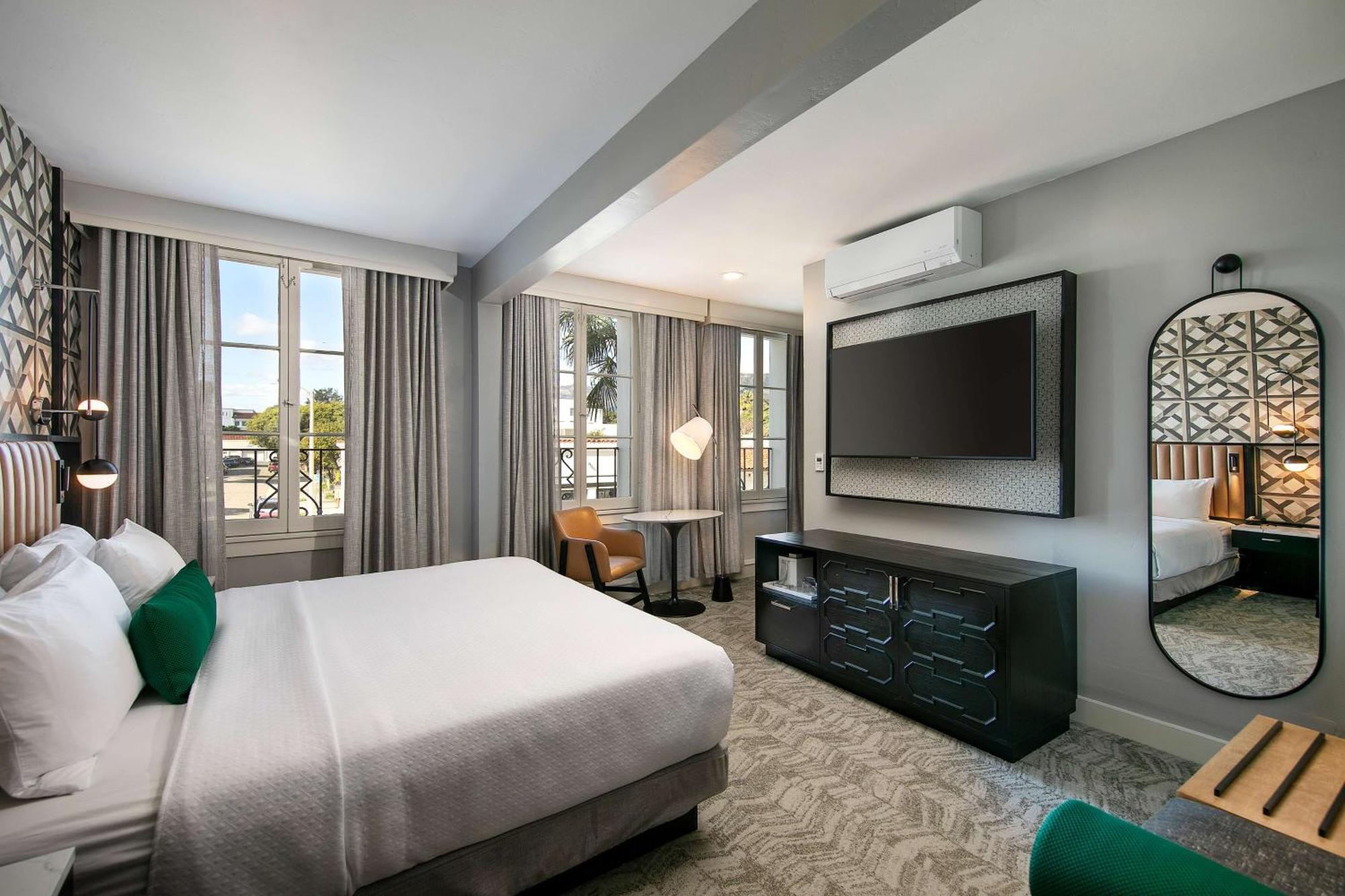 Hotel Virginia Santa Barbara, Tapestry Collection By Hilton Bagian luar foto