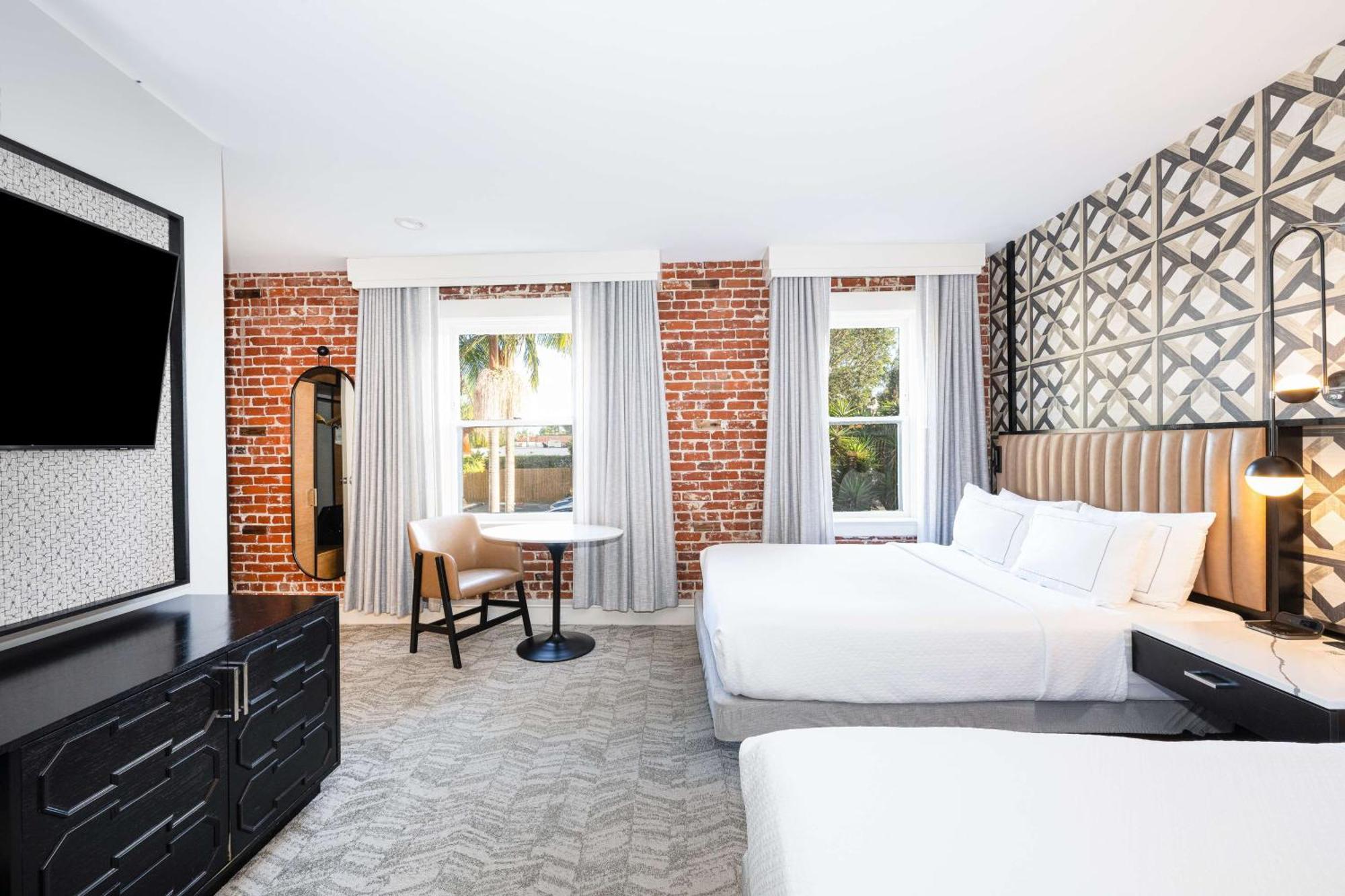 Hotel Virginia Santa Barbara, Tapestry Collection By Hilton Bagian luar foto