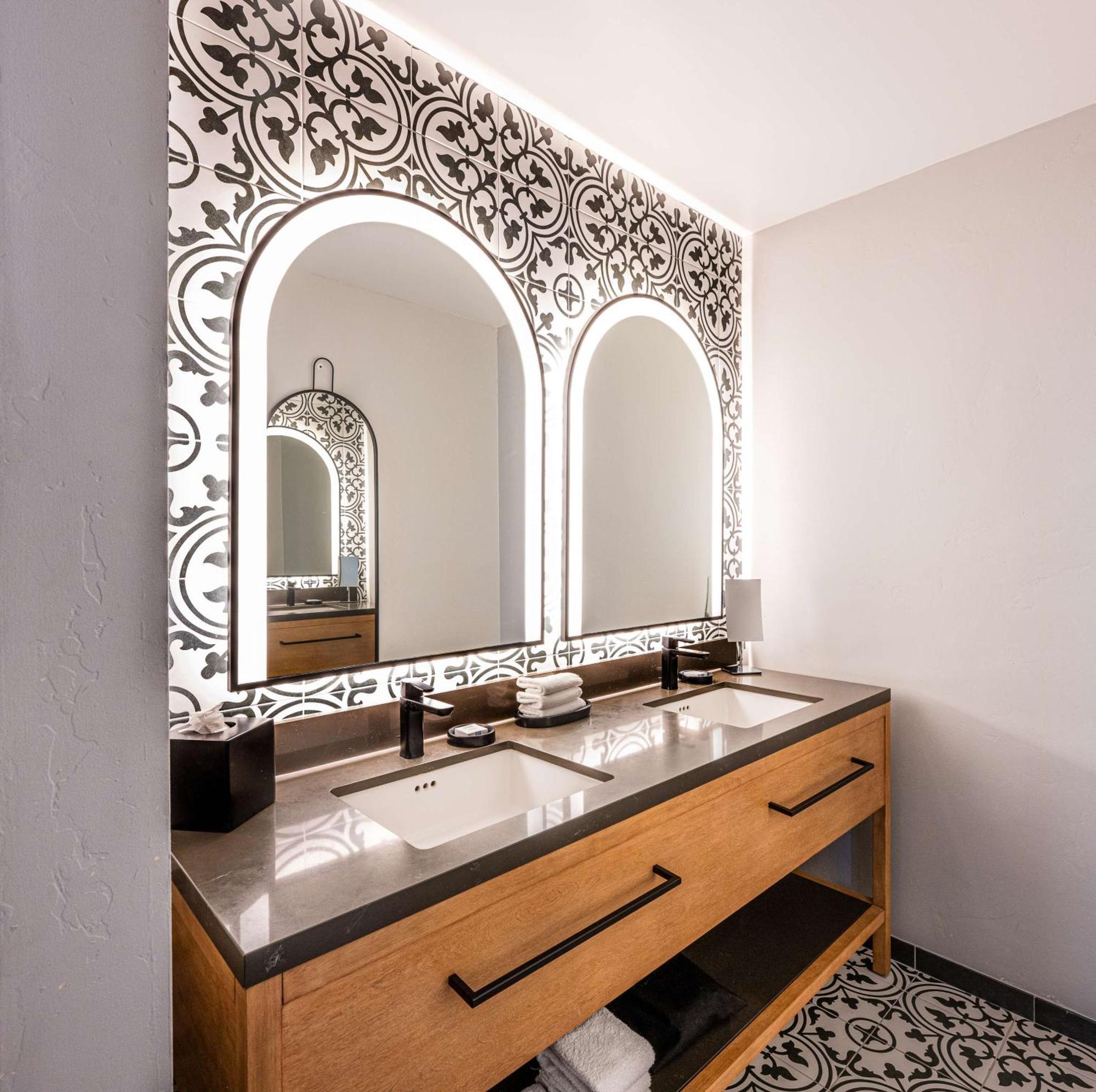Hotel Virginia Santa Barbara, Tapestry Collection By Hilton Bagian luar foto
